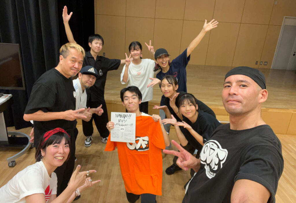 HARUYA送別プレゼントの様子